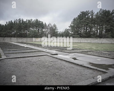 Orianenburg, Deutschland - Dezember 12, 2017: Aufnahme der Wände im KZ Sachsenhausen Stockfoto