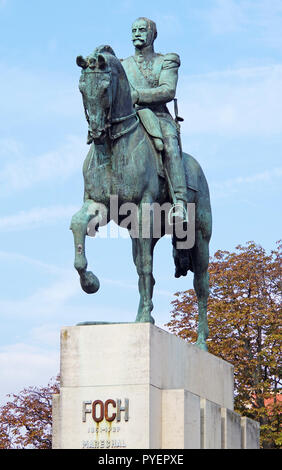 Reiterstandbild von Marechal Ferdinand Foch, Bronze auf hohem Steinsockel, am Place du Tracadero, Paris, Bildhauer Robert Wlérick & Raymond Martin Stockfoto