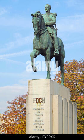 Reiterstandbild von Marechal Ferdinand Foch, Bronze auf hohem Steinsockel, am Place du Tracadero, Paris, Bildhauer Robert Wlérick & Raymond Martin Stockfoto