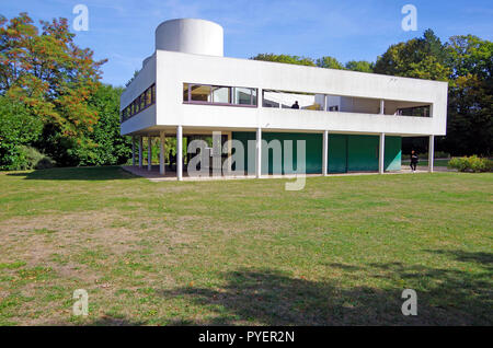 Die Außenseite des Le Corbusier's Iconic Villa Savoye, Pionierarbeit im internationalen Stil, erbaut 1929-31, Überlebender von mehreren Abriss Vorschläge, Stockfoto