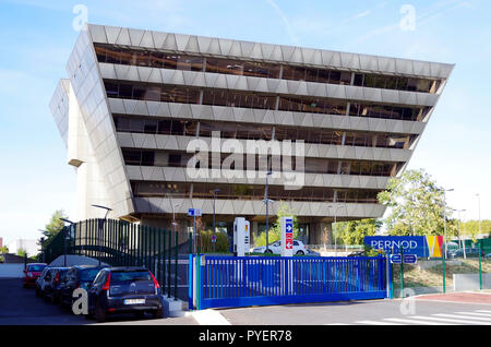 Ehemalige HQ der Pernod-Ricard Organisation in der ZAC des Bouvets in Creteil, Val-de-Marne, Frankreich, vor kurzem zu Derichebourg Multiservices verkauft. Stockfoto