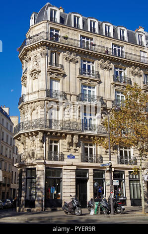 Paris Frankreich, elegante Belle Epoque Stil Gebäude, auf Bvd des Filles du Calvair, Stockfoto