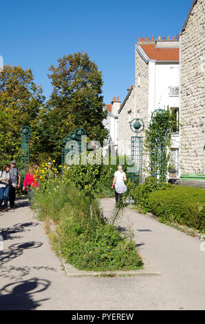 Paris Frankreich, Promenade Plantée, lineare Garten auf einem stillgelegten Eisenbahnviadukt, mit dramatischen Einpflanzen und Ansichten und Freiheit von Datenverkehr für lange Spaziergänge Stockfoto