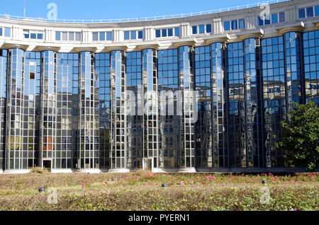 Les Echelles du Barock, eine große Paris örtliche Behörde Apartmentkomplex, in der post-modernen Stil mit massiven neo-barocken und klassischen Funktionen, Stockfoto