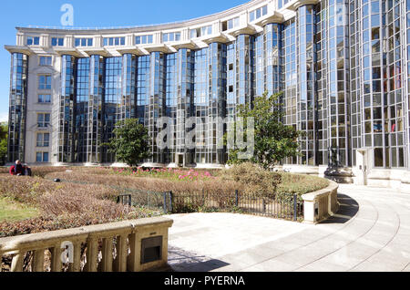 Les Echelles du Barock, eine große Paris örtliche Behörde Apartmentkomplex, in der post-modernen Stil mit massiven neo-barocken und klassischen Funktionen, Stockfoto