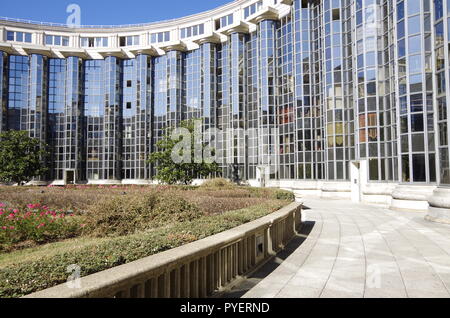 Les Echelles du Barock, eine große Paris örtliche Behörde Apartmentkomplex, in der post-modernen Stil mit massiven neo-barocken und klassischen Funktionen, Stockfoto