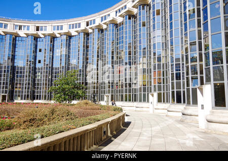 Les Echelles du Barock, eine große Paris örtliche Behörde Apartmentkomplex, in der post-modernen Stil mit massiven neo-barocken und klassischen Funktionen, Stockfoto