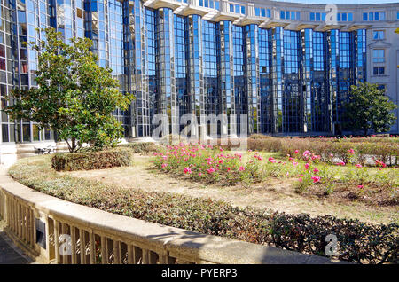 Les Echelles du Barock, eine große Paris örtliche Behörde Apartmentkomplex, in der post-modernen Stil mit massiven neo-barocken und klassischen Funktionen, Stockfoto