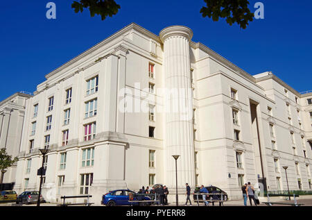 Les Echelles du Barock, eine große Paris örtliche Behörde Apartmentkomplex, in der post-modernen Stil mit massiven neo-barocken und klassischen Funktionen, Stockfoto