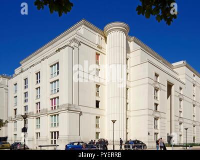 Les Echelles du Barock, eine große Paris örtliche Behörde Apartmentkomplex, in der post-modernen Stil mit massiven neo-barocken und klassischen Funktionen, Stockfoto