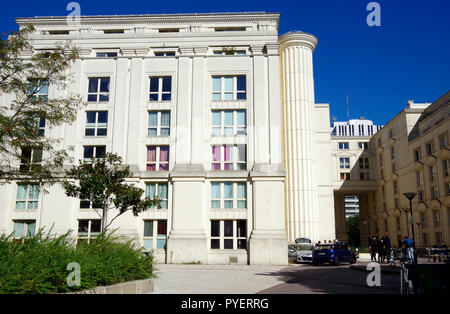 Les Echelles du Barock, eine große Paris örtliche Behörde Apartmentkomplex, in der post-modernen Stil mit massiven neo-barocken und klassischen Funktionen, Stockfoto