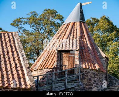 Schrullig pantile überdachte Wassermühle aus dem 18. Jahrhundert, Preston Mühle, East Linton, East Lothian, Schottland, Großbritannien Stockfoto