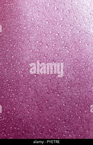 Zusammenfassung Hintergrund mit Tropfen auf rosa glitter Oberfläche Stockfoto