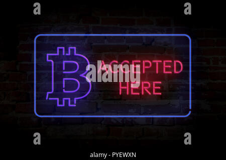 Bitcoin hier Neonlicht auf Mauer abstrakt Hintergrund 3D Illustration akzeptiert. Blockchain Währungssymbol. Stockfoto