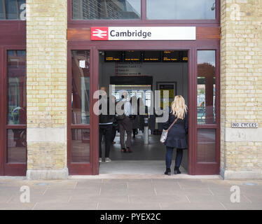 CAMBRIDGE, UK - ca. Oktober 2018: Bahnhof Cambridge Stockfoto