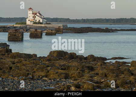 Früher Holz Insel Lebensrettende Station, Kittery Point, Maine. Jetzt ist es ein historisches Museum aus Gerrish Island, in Pepperell Cove. Mit dem Boot zur Verfügung. Stockfoto