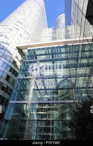 Paris, Frankreich, 16. Oktober 2018: Coeur Verteidigungsbehörde Wolkenkratzer (Coeur Défense) In La Défense, dem Hochhaus Geschäftsviertel westlich von Paris, Frankreich Stockfoto