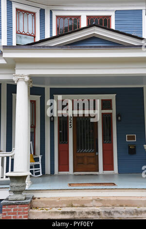 Veranda zu einem Haus in der historischen Oakwood Nachbarschaft von Raleigh North Carolina. Stockfoto