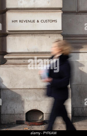 Der Eingang des HM Einnahmen und die Zollstelle am Whitehall Stockfoto