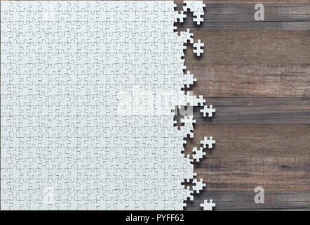 Leere Puzzle fehlt die Hälfte zu beenden. Begriff der Arbeit nicht abgeschlossen. Stockfoto