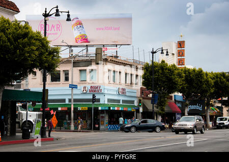 LOS ANGELES, USA - April 2018: Street View auf dem Hollywood Boulevard in der Innenstadt von Los Angeles, USA Stockfoto