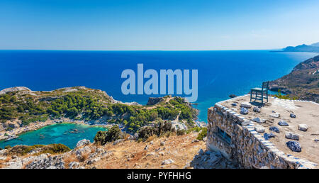 Perfekter Ort, Anthony Quinn Bucht und Mittelmeer zu bewundern (Rhodos, Griechenland) Stockfoto