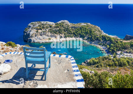 Perfekter Ort, Anthony Quinn Bucht und Mittelmeer zu bewundern (Rhodos, Griechenland) Stockfoto