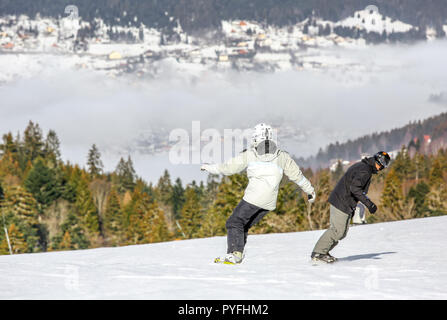 GERARDMER, Frankreich - 17.Februar - Closeup auf Snowborders während der jährlichen Winter School Holiday am 17.Februar 2015 in den Vogesen, Frankreich Stockfoto