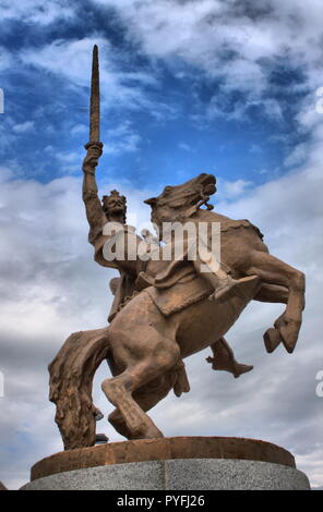 Die Statue von König Svatopluk vor der Burg von Bratislava, Slowakei Stockfoto