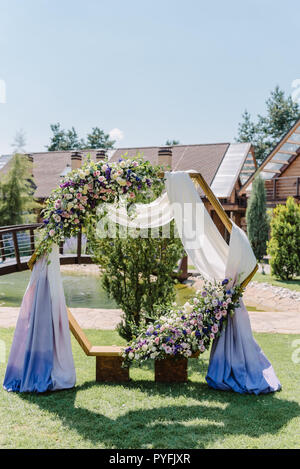 Original sechseckigen Bogen für eine Hochzeit. Stockfoto