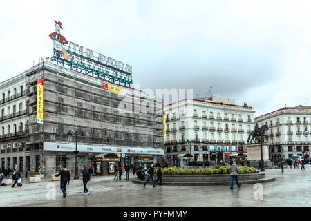 Plaza Puerta del Sol an einem bewölkten Tag, Madrid, Spanien. Stockfoto