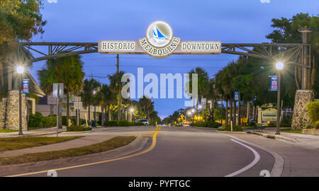 Melbourne, Florida, USA - 31. März 2018: Historic Downtown Melbourne ist Unterhaltung und Shopping Destination in einem schönen Teil der Stadt. Stockfoto