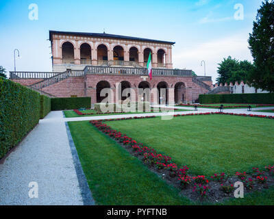 Torreglia, Italien, 26. Mai 2018: Villa dei Vescovi ist eine venezianische Villa im Stil der Renaissance. Derzeit ist es ein Museum für die Öffentlichkeit zugänglich. Stockfoto