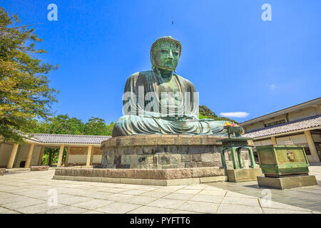 Kamakura, Japan - 23. April 2017: Kotokuin Tempel in der Region Kanto, Kamakura, Japan. Der Tempel ist berühmt für Große Buddha oder Daibutsu, eine monumentale Bronzestatue von Amida Buddha Japans. Stockfoto