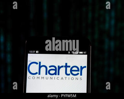 Charter Communications. Telekommunikation Firmenlogo auf dem Smartphone angezeigt. Charter Communications, Inc. ist ein US-amerikanisches Telekommunikationsunternehmen, die seine Dienstleistungen für Verbraucher und Unternehmen bietet unter dem Branding des Frequenzspektrums. Stockfoto