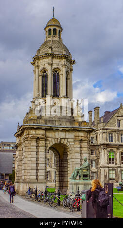 Dublin/Irland - September 18,2018: das Campanile in Parliament Square, ein Symbol des Trinity College in Dublin, Irland Stockfoto