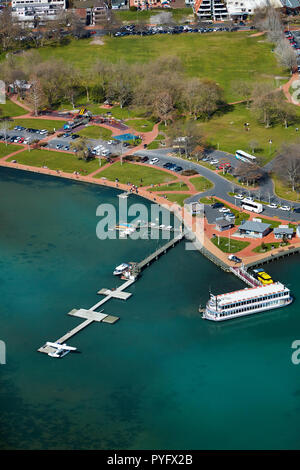 Lakeland Queen Raddampfer und Lakefront Rotorua, Rotorua, North Island, Neuseeland - Antenne Stockfoto