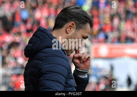 Mainz, Deutschland. 27 Okt, 2018. 27. Oktober 2018, Deutschland, Mainz: Fußball: Bundesliga, FSV Mainz 05 - Werder Bremen, 10. Spieltag im Opel Arena. Bayerische Trainer Niko Kovac Credit: Torsten Silz/dpa - WICHTIGER HINWEIS: DFL d DFB-Vorschriften die Verwendung von Fotografien als Bildsequenzen und/oder quasi-Video./dpa/Alamy Leben Nachrichten verbieten Stockfoto