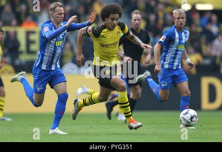 Dortmund, Deutschland. 27 Okt, 2018. firo: 27.10.2018, Fußball, 1.Bundesliga, Saison 2018/2019, BVB, Borussia Dortmund - Hertha BSC Berlin DUDA gegen WITSEL | Verwendung der weltweiten Kredit: dpa/Alamy leben Nachrichten Stockfoto