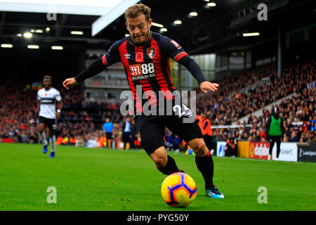 London, Großbritannien. 27. Oktober 2018. Ryan Fraser von Bournemouth in Aktion. Premier League match, Fulham v AFC Bournemouth im Craven Cottage in London am Samstag, den 27. Oktober 2018. Dieses Bild dürfen nur für redaktionelle Zwecke verwendet werden. Nur die redaktionelle Nutzung, eine Lizenz für die gewerbliche Nutzung erforderlich. Keine Verwendung in Wetten, Spiele oder einer einzelnen Verein/Liga/player Publikationen. pic von Steffan Bowen/Andrew Orchard sport Fotografie/Alamy leben Nachrichten Stockfoto