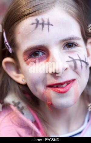 Maidenhead, Großbritannien. 27. Oktober 2018. Maidenhead, Großbritannien - 6 70563 Zombie Walk Credit: Andrew Spiers/Alamy leben Nachrichten Stockfoto