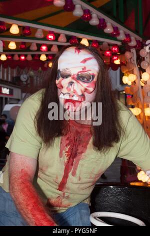 Maidenhead, Großbritannien. 27. Oktober 2018. Maidenhead, Großbritannien - 6 70563 Zombie Walk Credit: Andrew Spiers/Alamy leben Nachrichten Stockfoto