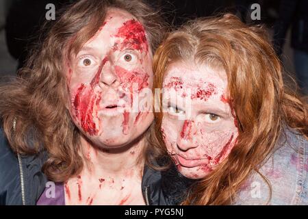 Maidenhead, Großbritannien. 27. Oktober 2018. Maidenhead, Großbritannien - 6 70563 Zombie Walk Credit: Andrew Spiers/Alamy leben Nachrichten Stockfoto