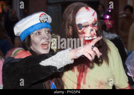 Maidenhead, Großbritannien. 27. Oktober 2018. Maidenhead, Großbritannien - 6 70563 Zombie Walk Credit: Andrew Spiers/Alamy leben Nachrichten Stockfoto