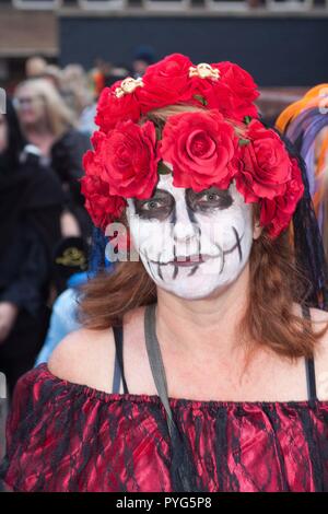 Maidenhead, Großbritannien. 27. Oktober 2018. Maidenhead, Großbritannien - 6 70563 Zombie Walk Credit: Andrew Spiers/Alamy leben Nachrichten Stockfoto