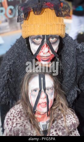 Maidenhead, Großbritannien. 27. Oktober 2018. Maidenhead, Großbritannien - 6 70563 Zombie Walk Credit: Andrew Spiers/Alamy leben Nachrichten Stockfoto