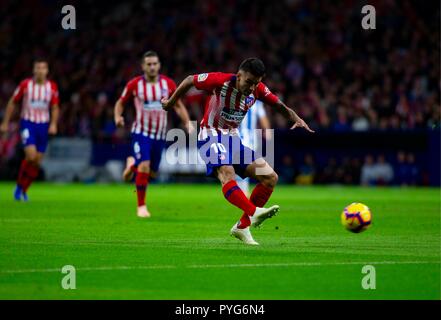 Madrid, Spanien. 27. Oktober 2018. Ãngel Correa von Atletico de Madrid während der LaLiga 2018/19 Match zwischen Atletico de Madrid und Real Sociedad San Sebastián, bei Wanda Metropolitano Stadion in Madrid am 27. Oktober 2018. (Foto von Guille Martinez/Cordon Cordon Drücken Drücken) Credit: CORDON PRESSE/Alamy leben Nachrichten Stockfoto