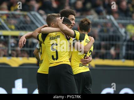 Dortmund, Deutschland. 27 Okt, 2018. firo: 27.10.2018, Fußball, 1.Bundesliga, Saison 2018/2019, BVB, Borussia Dortmund - Hertha BSC Berlin 2:2 Jubel BVB mit Reus, HAKIMI, WITSEL | Quelle: dpa/Alamy leben Nachrichten Stockfoto