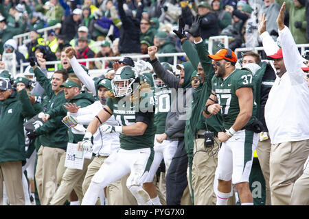 East Lansing, Michigan, USA. 27 Okt, 2018. Michigan State Spieler feiern einen blockierten Bereich Ziel während Michigan State 23-13 über Purdue am spartanischen Stadium gewinnen. Credit: Scott Mapes/ZUMA Draht/Alamy leben Nachrichten Stockfoto