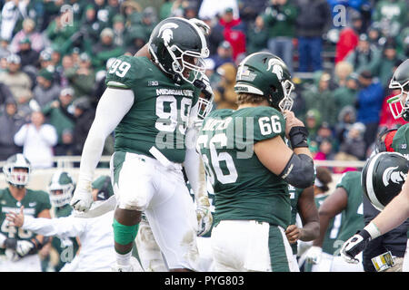 East Lansing, Michigan, USA. 27 Okt, 2018. Michigan State Spieler feiern einen blockierten Bereich Ziel während Michigan State 23-13 über Purdue am spartanischen Stadium gewinnen. Credit: Scott Mapes/ZUMA Draht/Alamy leben Nachrichten Stockfoto